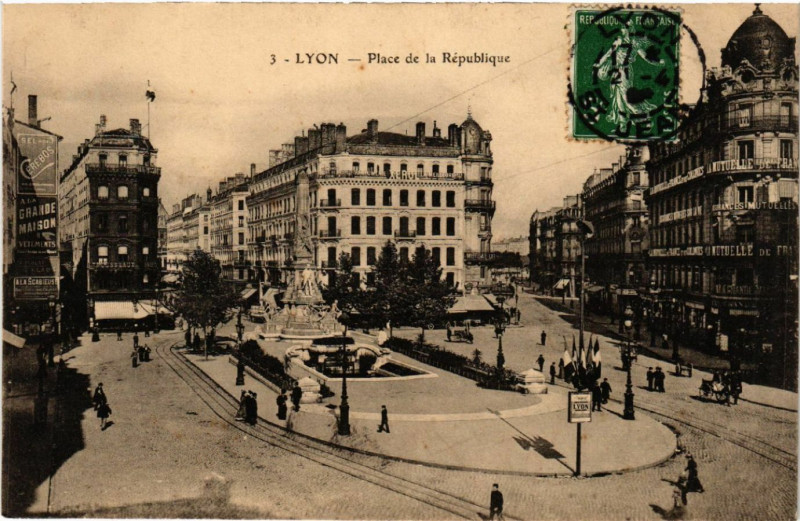 Carte postale ancienne Lyon Place de la Republique à Lyon