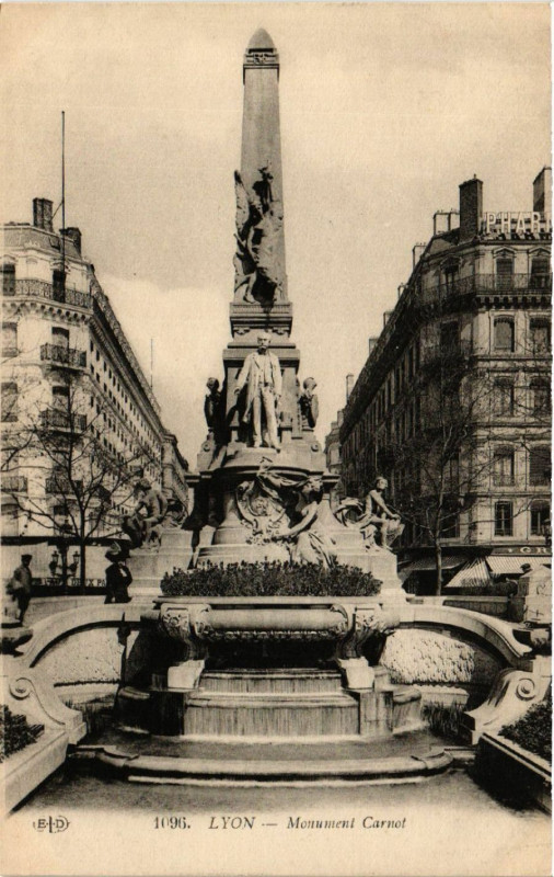 Carte postale ancienne Lyon Monument Carnot à Lyon