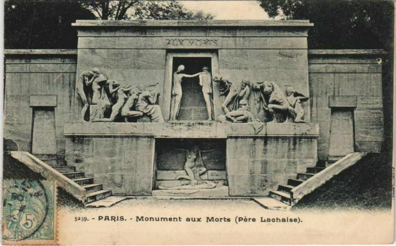 Carte postale ancienne Monument aux Morts (Père Lachaise) à Paris 20e