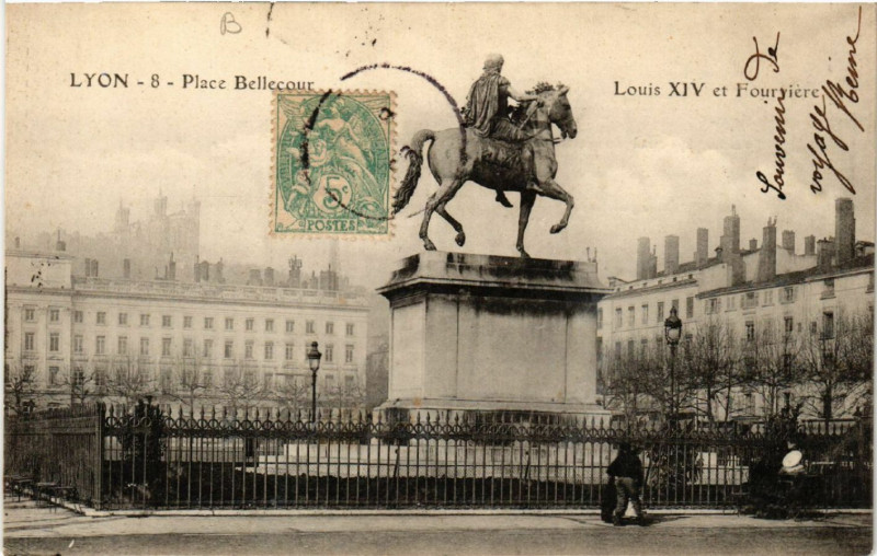 Carte postale ancienne Lyon Place Bellecour Louis Xiv et Fourviere à Lyon