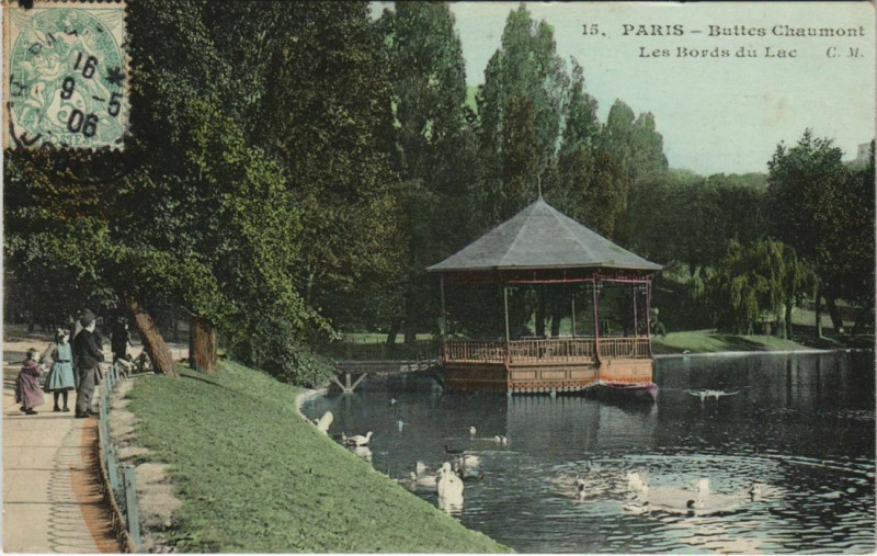 Carte postale ancienne Buttes-Chaumont - Les Bords du Lac à Paris 19e