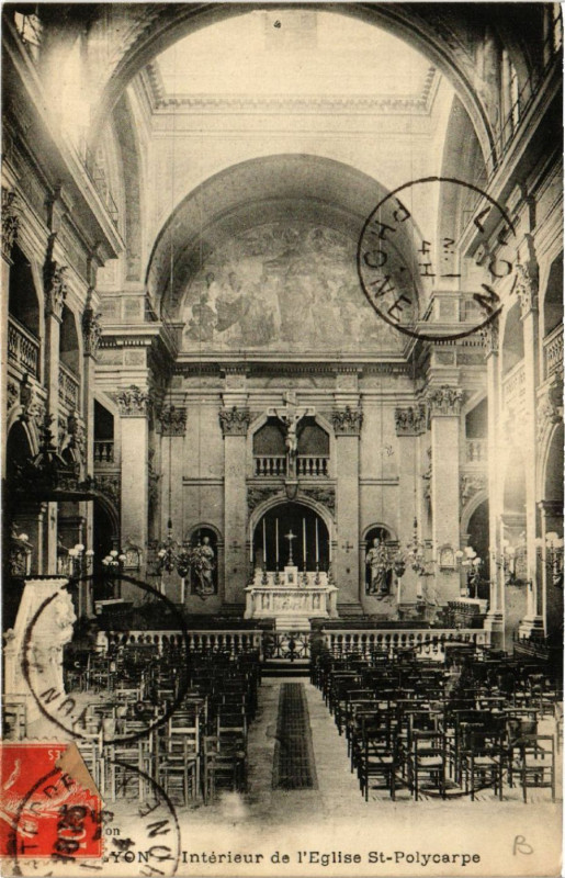 Carte postale ancienne Lyon Intérieur de l'Eglise Saint-Polycarpe à Lyon