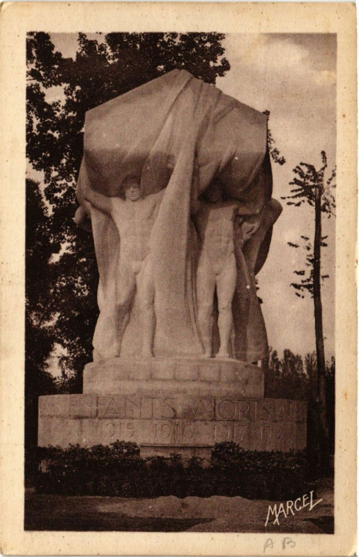 Carte postale ancienne Lyon Monument aux Morts de a grande guerre vu du face à Lyon
