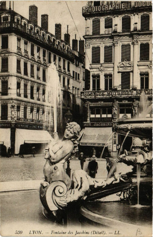 Carte postale ancienne Lyon Fontaine des Jacobins Detail à Lyon