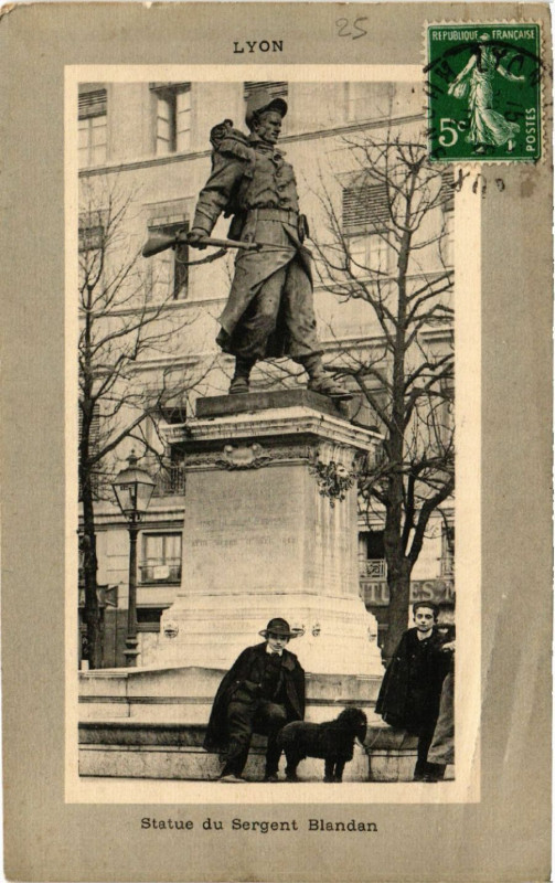 Carte postale ancienne Lyon Statue du Sergent Balndan à Lyon