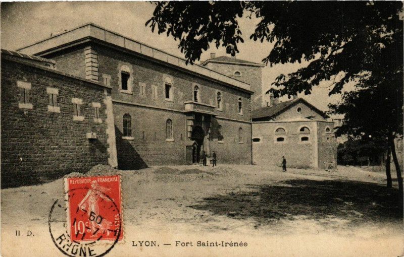 Carte postale ancienne Lyon Fort Saint-Irenee à Lyon