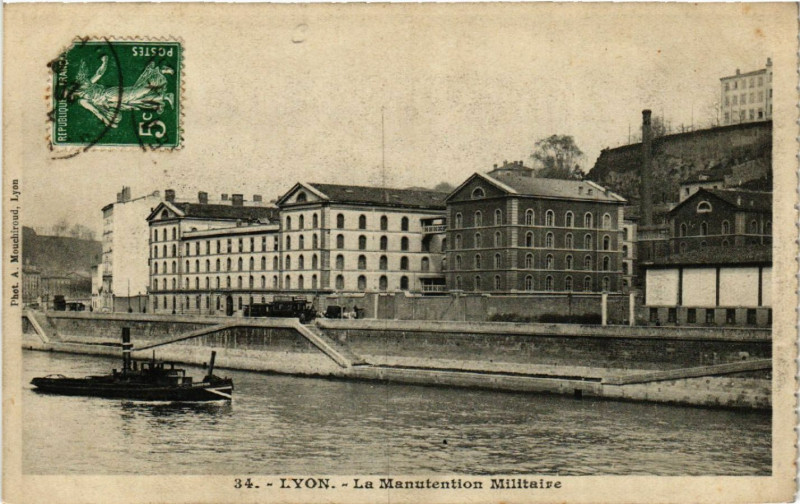 Carte postale ancienne Lyon La Manutetntion Militaire à Lyon