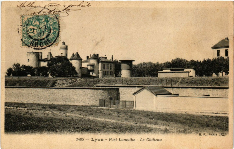 Carte postale ancienne Lyon Fort Lamotte Le Chateau à Lyon