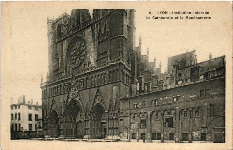 Carte postale ancienne Lyon Inst. Leidrade la Cathédrale et la Manecanterie à Lyon
