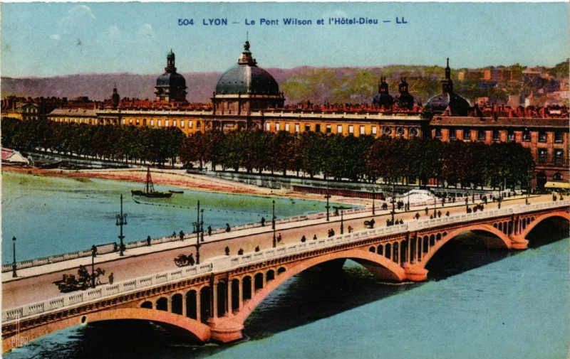 Carte postale ancienne Lyon Le Pont Wilson et l'Hotel Dieu à Lyon