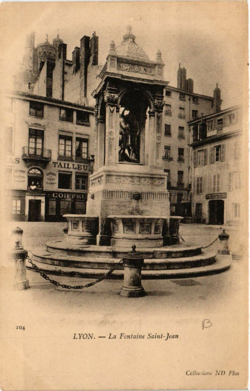 Carte postale ancienne Lyon La Fontaine Saint-Jean ` à Lyon