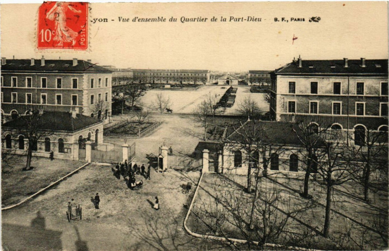 Carte postale ancienne Lyon vue d'ensemble du Quartier de la Part-Dieu à Lyon