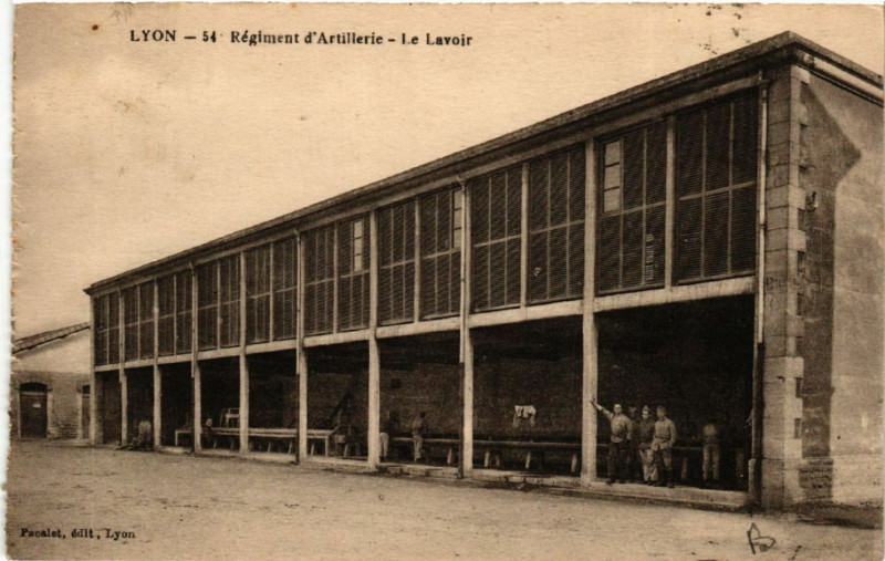 Carte postale ancienne Lyon 54e Regiement d'Artillerie Le Lvoir à Lyon