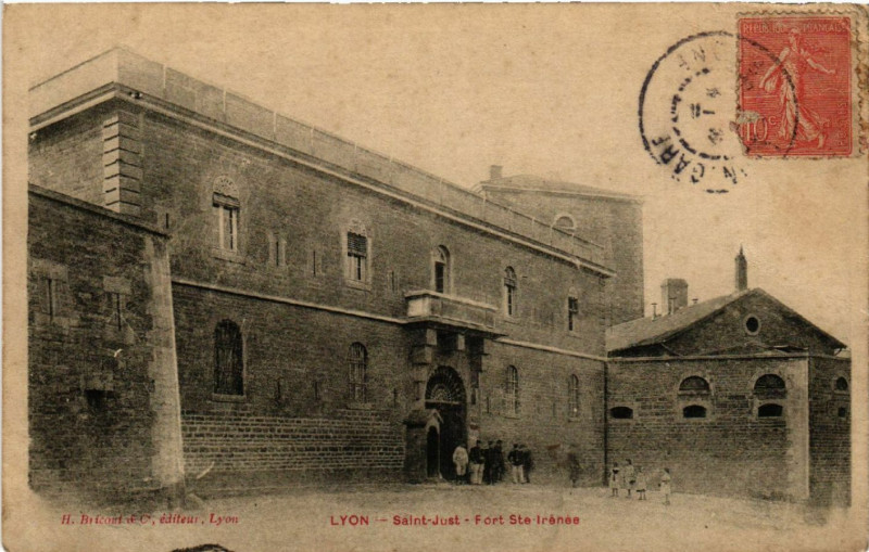 Carte postale ancienne Lyon Saint-Just Fort Sainte-Irenee à Lyon