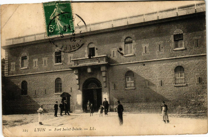 Carte postale ancienne Lyon Fort Saint-Irenee à Lyon