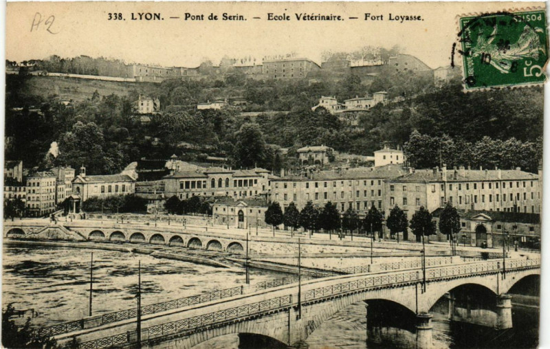 Carte postale ancienne Lyon Pont de Serin Ecole Veterinaire - For Loyasse à Lyon