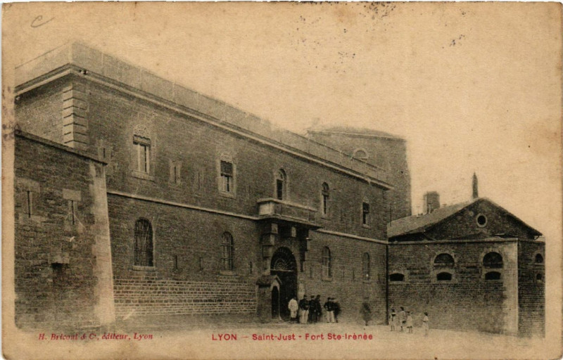 Carte postale ancienne Lyon Saint-Just Fort Sainte-Irenee à Lyon