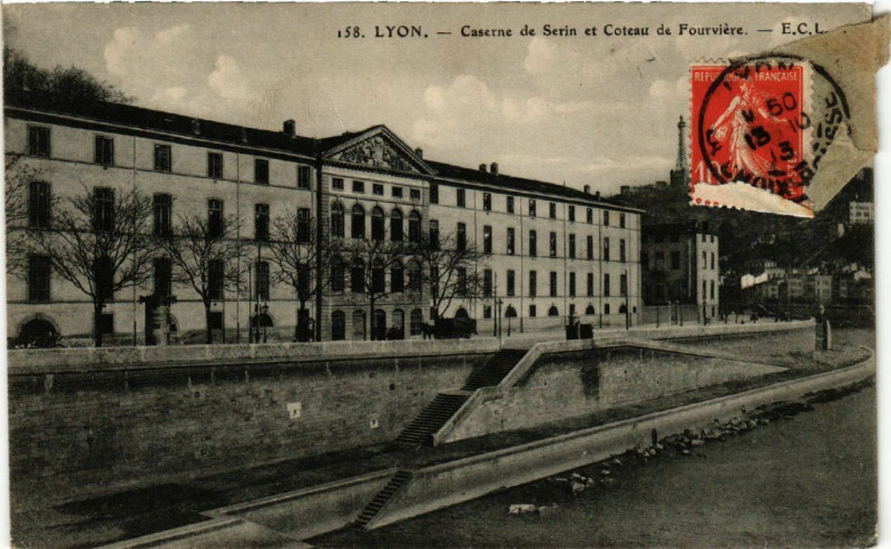 Carte postale ancienne Lyon Caserne de Serin et Coteau de Fourviere à Lyon