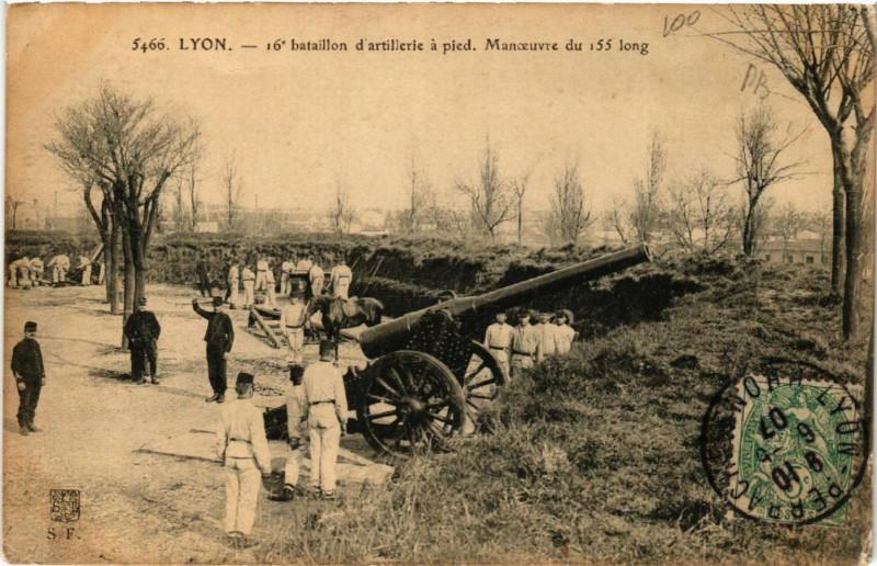 Carte postale ancienne Lyon 16e Bataillon d'Artilerie a Pied Manoeuvre du 155 long à Lyon
