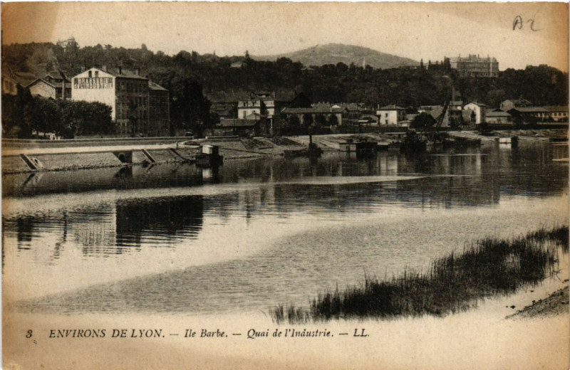 Carte postale ancienne Lyon Ile Barbe Quai de l'Industrie à Lyon