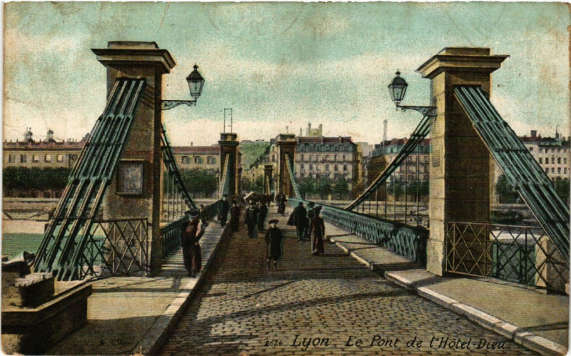 Carte postale ancienne Lyon Le Pont de l'Hotel Dieu à Lyon