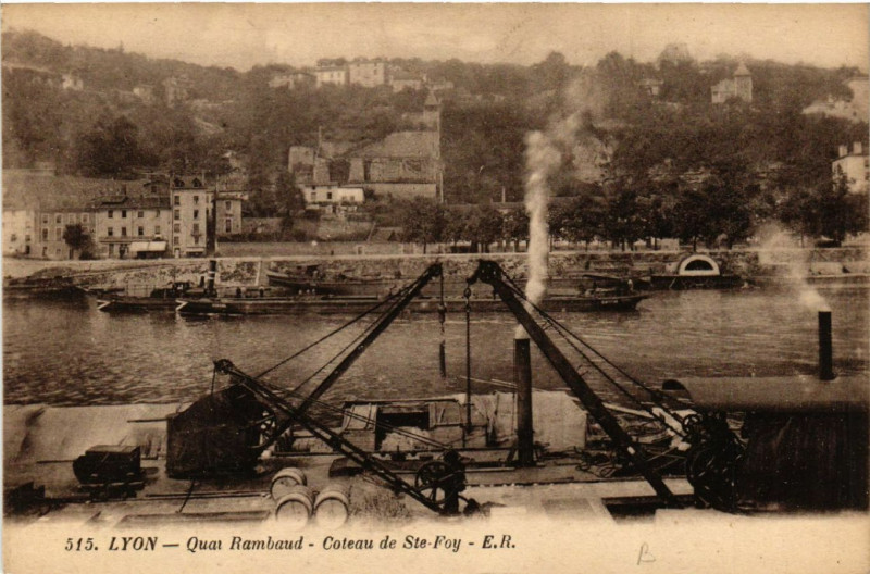 Carte postale ancienne Lyon Quai Rambaud Coteau de Sainte-Foy à Lyon