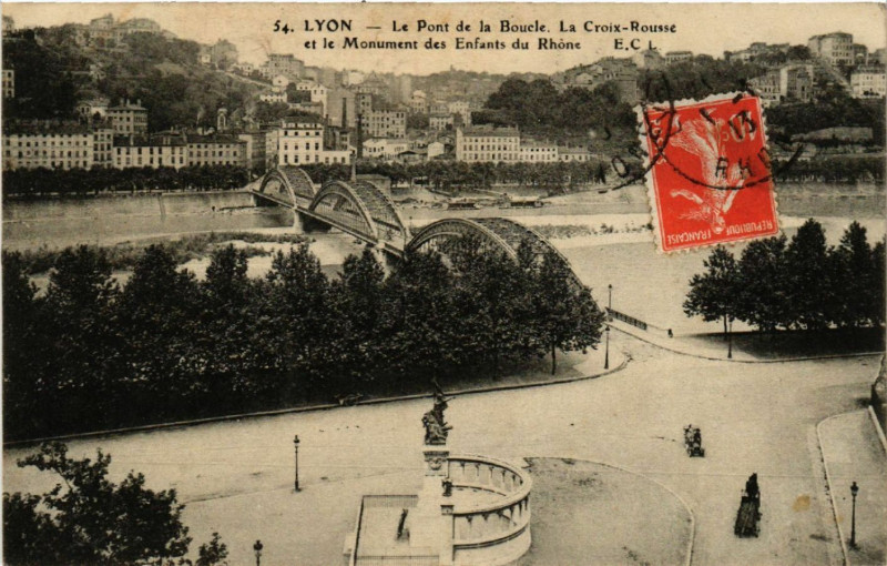 Carte postale ancienne Lyon Le Pont de la Boucle La Croix Rousse et le Monument à Lyon