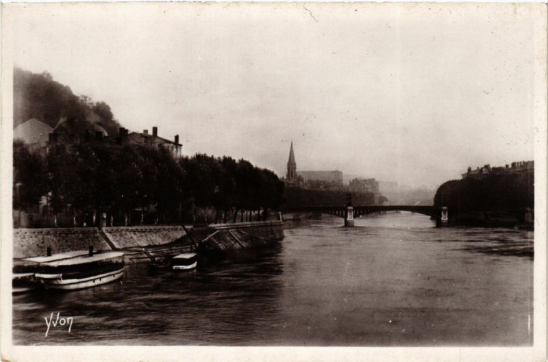 Carte postale ancienne La Douce France Lyon Vue de la Saone à Lyon