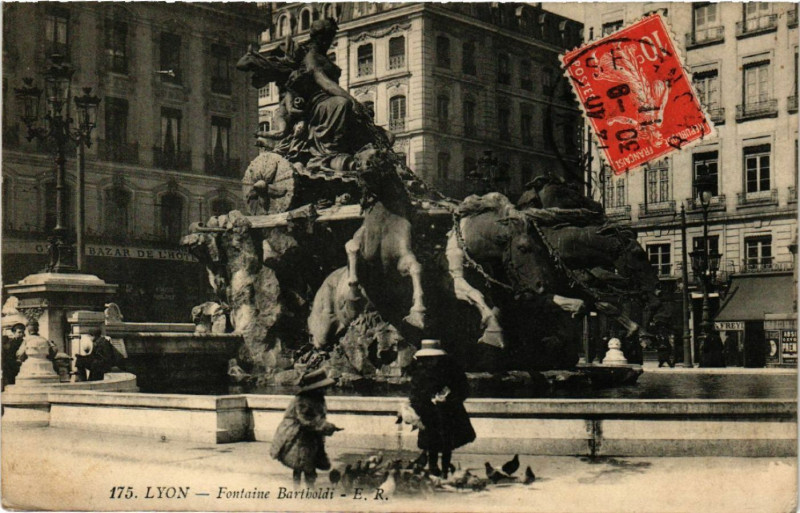 Carte postale ancienne Lyon Fontaine Batholdi à Lyon