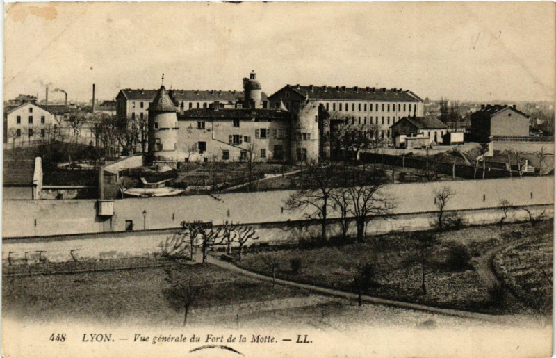 Carte postale ancienne Lyon vue générale du Fort de la Motte à Lyon