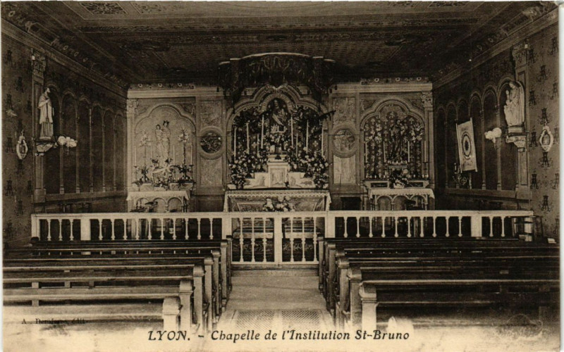 Carte postale ancienne Lyon Chapelle de l'Inst. Saint-Bruno à Lyon