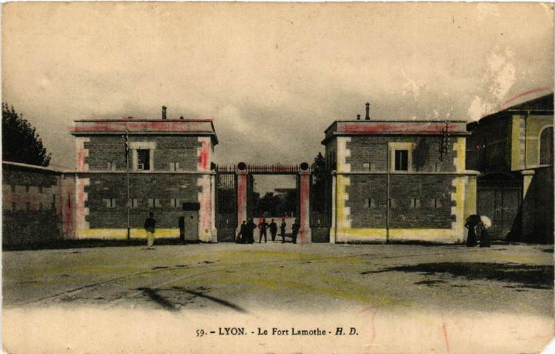 Carte postale ancienne Lyon Le Fort Lamothe à Lyon