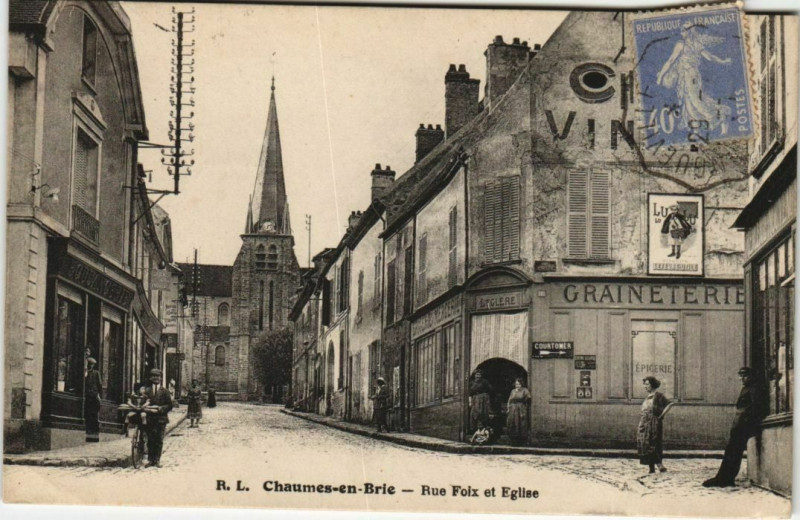 Carte postale ancienne Chaumes-En-Brie Rue Foix et Eglise à Chaumes-en-Brie