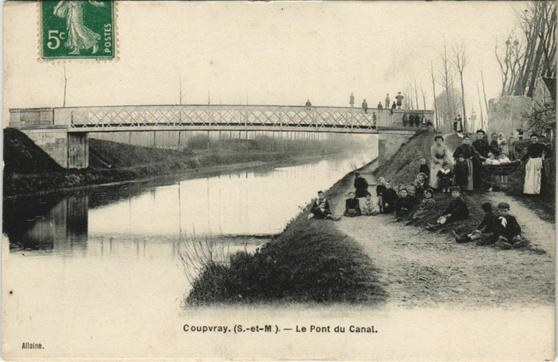 Carte postale ancienne Coupvray Pont du Canal à Coupvray