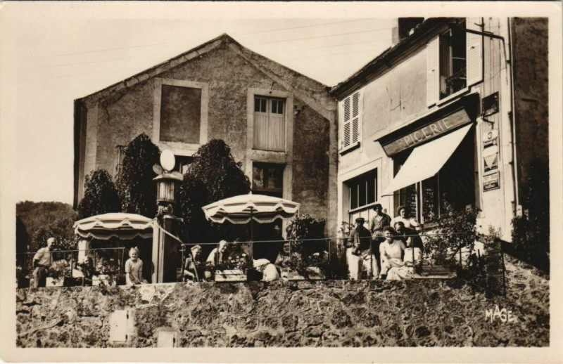 Carte postale ancienne Sainte-Aulde Café-restaurant Renault à Sainte-Aulde