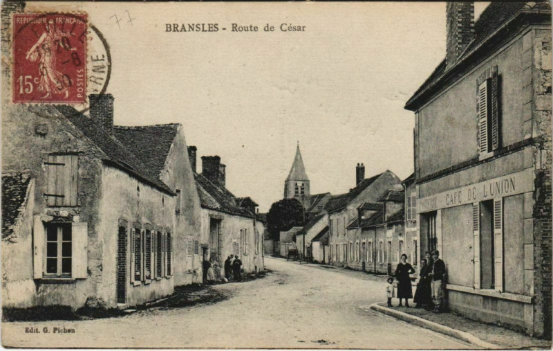 Carte postale ancienne Bransles Route de César à Bransles