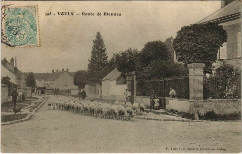 Carte postale ancienne Voulx Route de Blennes à Blennes