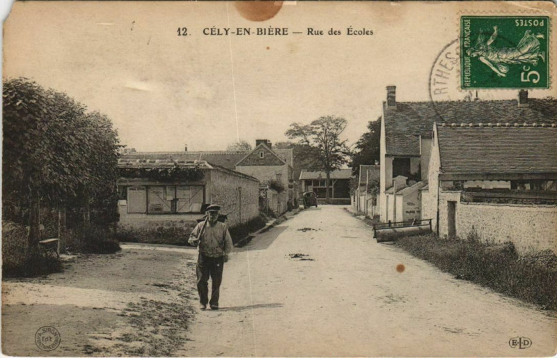 Carte postale ancienne Cely-En-Biere Rue des Ecoles