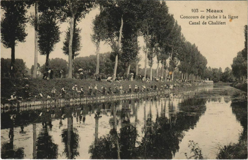 Carte postale ancienne Meaux Concours de Peche Canal de Chalifert à Chalifert