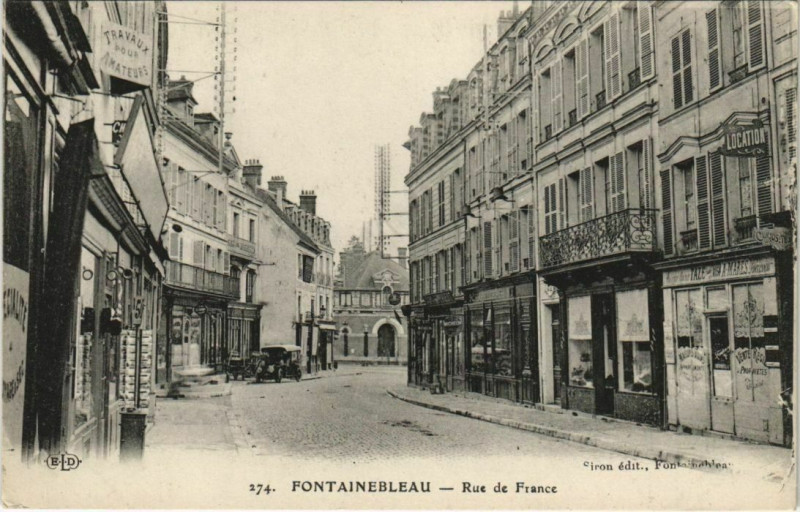 Carte postale ancienne Fontainebleau Rue de France à Fontainebleau