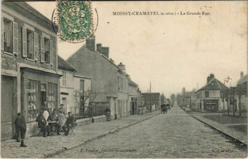 Carte postale ancienne Moissy-Cramayel La grande Rue à Moissy-Cramayel