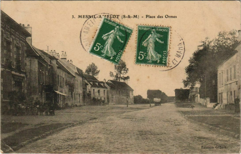 Carte postale ancienne Mesnil-Amelot Place des Ormes