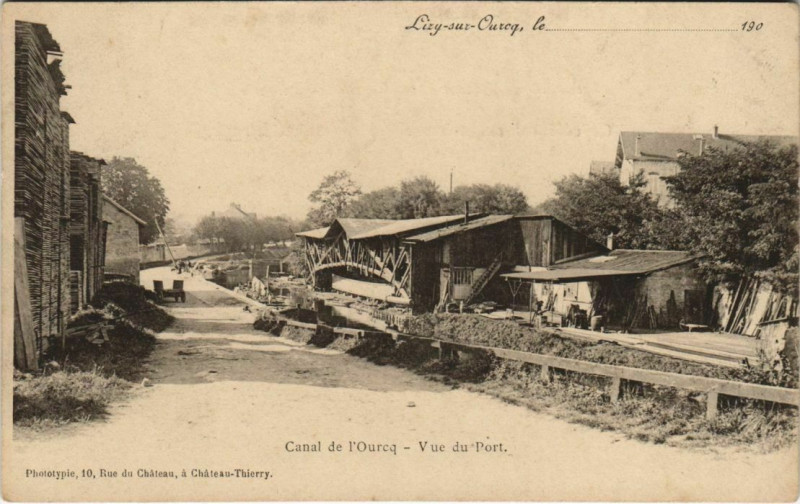 Carte postale ancienne Lizy-Sur-Ourcq Canal de l'Ourcq Vue du Port à Lizy-sur-Ourcq