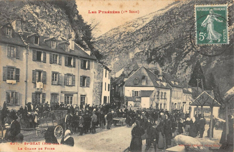 Carte postale ancienne Saint Beat Le Champ De Foire