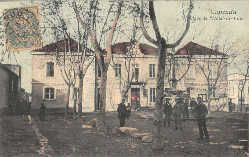 Carte postale ancienne Capendu Place De L'Hotel De Ville à Capendu