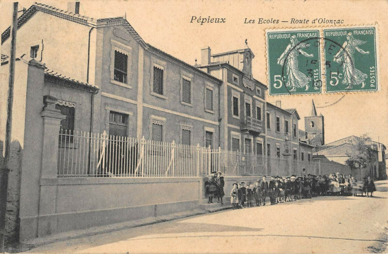 Carte postale ancienne Pepieux Les Ecoles Route D'Olonzac