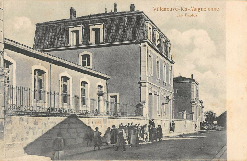 Carte postale ancienne Vileneuve Les Maguelonne Les Ecoles