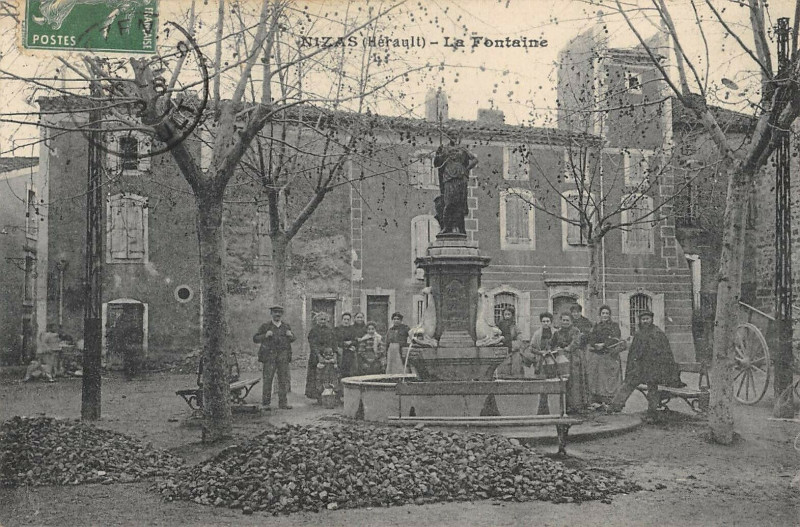 Carte postale ancienne Nizas La Fontaine à Nizas