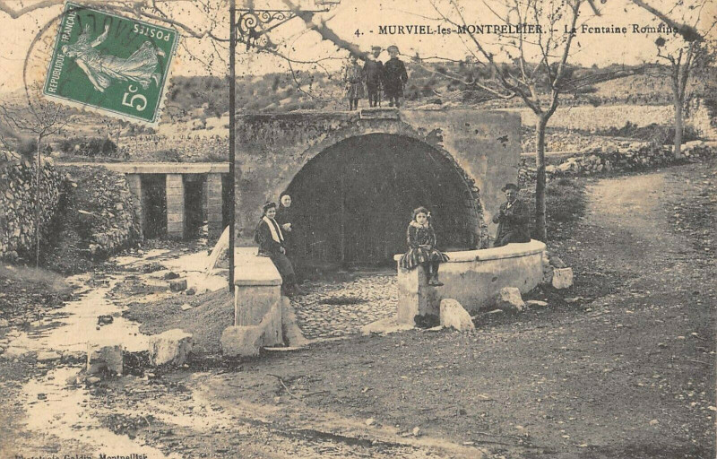 Carte postale ancienne Murviel Les Montpellier Fontaine Romaine à Montpellier
