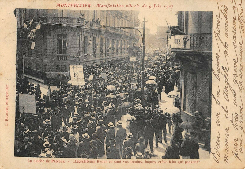 Carte postale ancienne Montpellier Manifestation Viticole La Cloche De Pepieux Legislateurs Repu à Montpellier